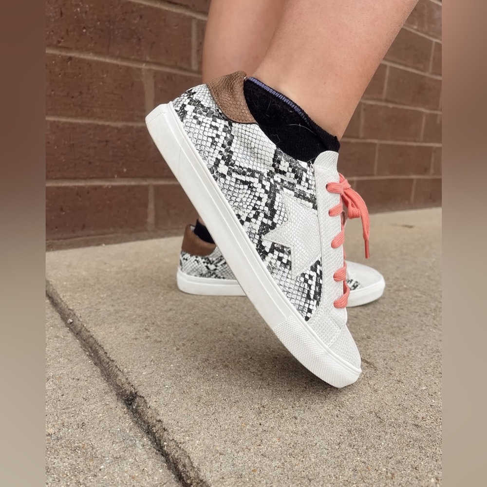 Multicolor snakeskin lace up sneakers